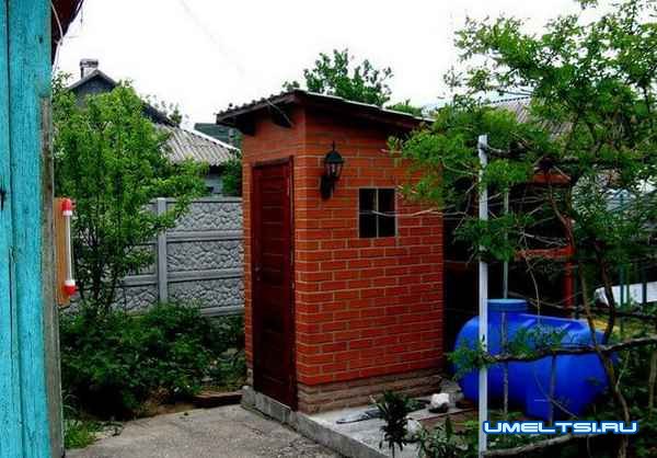 Туалет из кирпича, камня Туалет из кирпича, камня