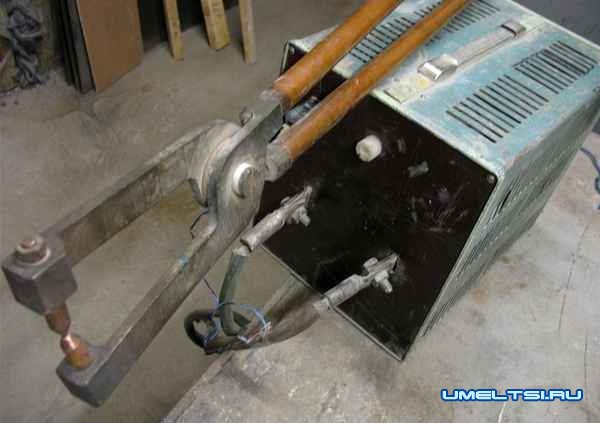 в близи точечной электросварки в близи точечной электросварки