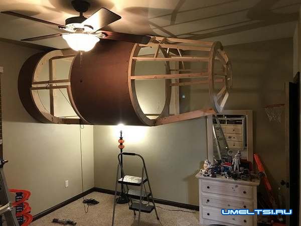 Кровать в виде космического корабля Кровать в виде космического корабля