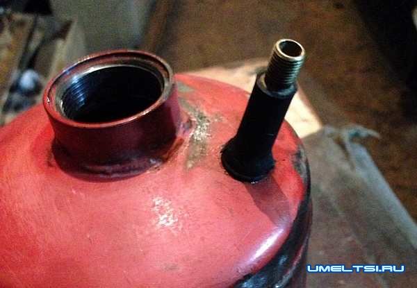 Нагнетатель масла из огнетушителя Нагнетатель масла из огнетушителя