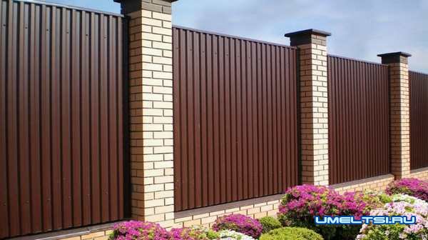 Какой забор лучше поставить в частный дом?