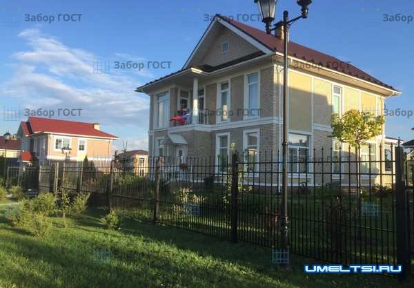 Какой забор лучше поставить в частный дом?