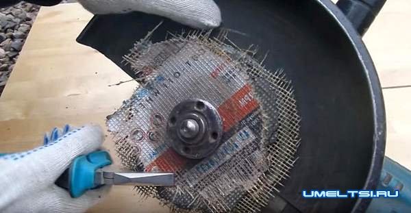 Как открутить гайку на болгарке - ход работ Как открутить гайку на болгарке - ход работ