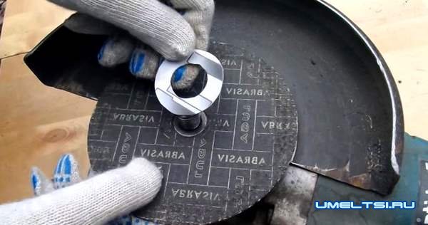 Как открутить гайку на болгарке - ход работ Как открутить гайку на болгарке - ход работ