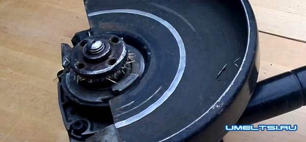 Как открутить гайку на болгарке - ход работ Как открутить гайку на болгарке - ход работ