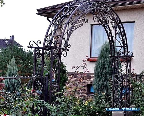 Примеры арок для роз из арматуры: фото
