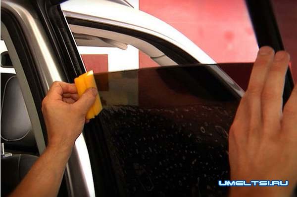 Как затонировать автомобильные стекла своими силами Как затонировать автомобильные стекла своими силами