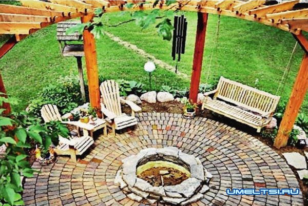 кострище на загородном участке кострище на загородном участке