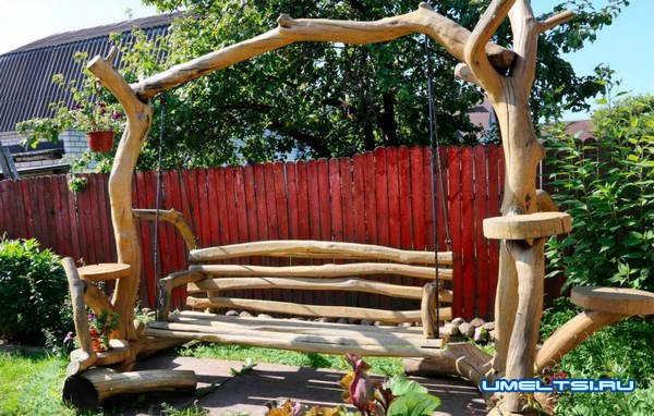 Качели из яблоневых ветвей Качели из яблоневых ветвей