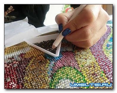 Картина из бисера на клею своими руками
