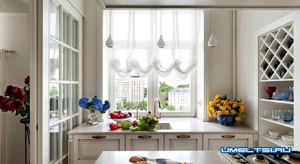 окно на кухне в ее дизайне