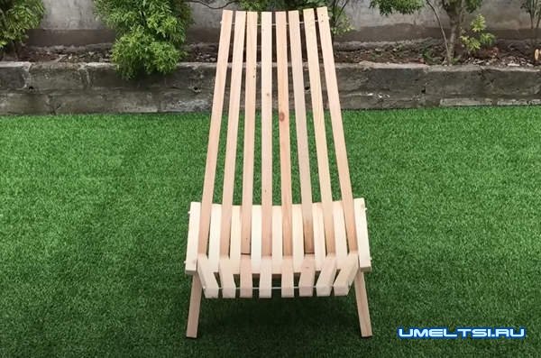 Складной стул из деревянных брусков