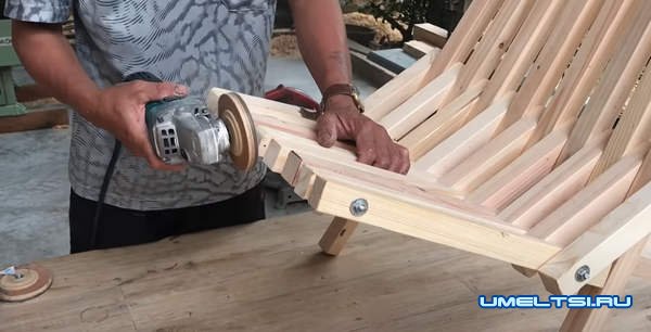 Складной стул из деревянных брусков