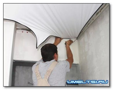 Повреждения натяжных потолков и способы устранения