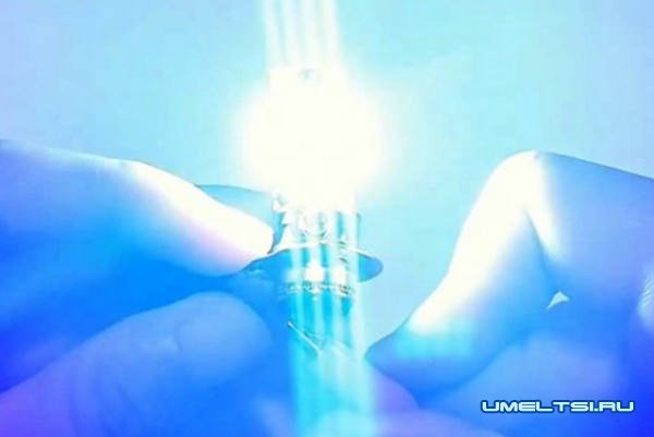 Мощная светодиодная лампочка