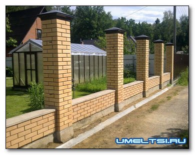 Как сделать кирпичные столбы для ограждения